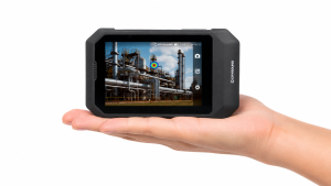 軽量設計のコンパクトな SonoCam Pocket 音響イメージングカメラ。ポータブルな漏れ検知、音源位置特定、予知保全点検に最適です。